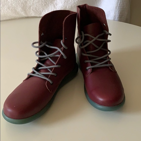 WORD Boots 🥾 really softly and comfortable. - Picture 3 of 3